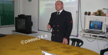 Rocca Imperiale, Comprensivo sceglie il “Mare sicuro”. Guardia Costiera incontra gli alunni Rocca Imperiale, Comprensivo sceglie il “Mare sicuro”. Guardia Costiera incontra gli alunni