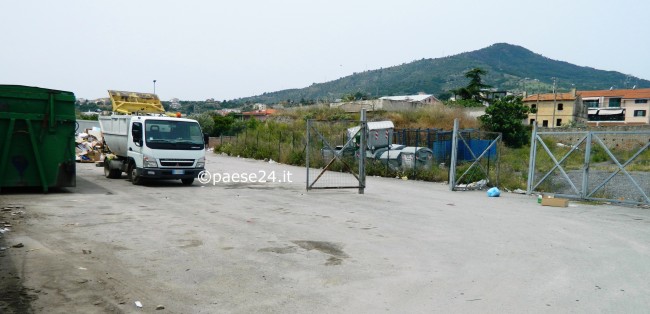 Trebisacce, nella notte messo fuori uso camion raccolta rifiuti Trebisacce, nella notte messo fuori uso camion raccolta rifiuti