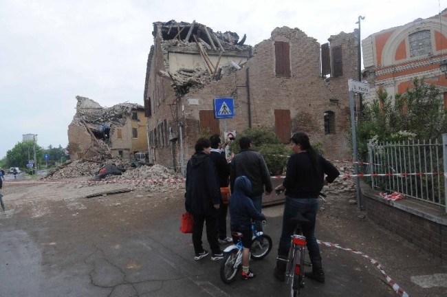 Terremoto. Da Civita a Modena, lungo la via della solidarietà