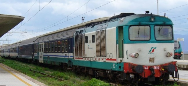 Con l’estate Trenitalia rispolvera qualche treno. Ma la fascia jonica ancora una volta è tagliata fuori Con l’estate Trenitalia rispolvera qualche treno. Ma la fascia jonica ancora una volta è tagliata fuori