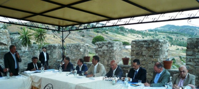 Roseto, Calabria e Lucania a braccetto per un turismo di qualità. Scopelliti “benedice” l’idea Roseto, Calabria e Lucania a braccetto per un turismo di qualità. Scopelliti “benedice” l’idea