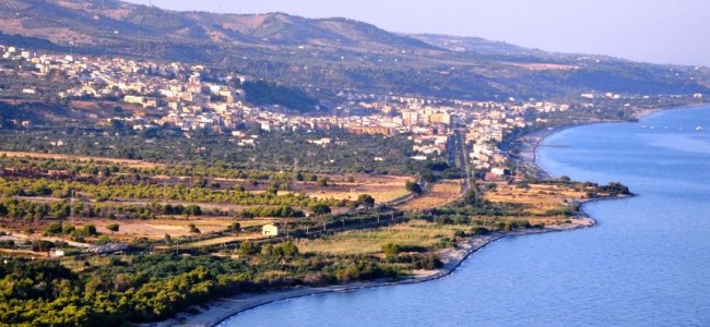 Trebisacce, patine oleose in mare. Comune: «Depuratore funziona. Probabile influenza di scarichi abusivi» Trebisacce, patine oleose in mare. Comune: «Depuratore funziona. Probabile influenza di scarichi abusivi»