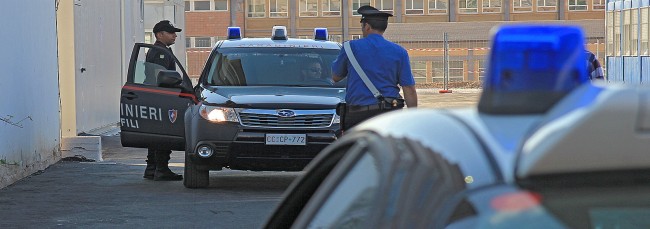 Cassano, in manette il latitante Abruzzese. Parenti in strada si ribellano all’arresto Cassano, in manette il latitante Abruzzese. Parenti in strada si ribellano all’arresto
