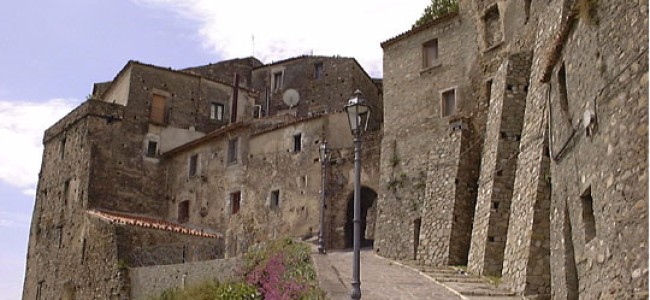 Oriolo ricorda Alfredo Lombardo. Una borsa di studio per gli studenti più meritevoli Oriolo ricorda Alfredo Lombardo. Una borsa di studio per gli studenti più meritevoli