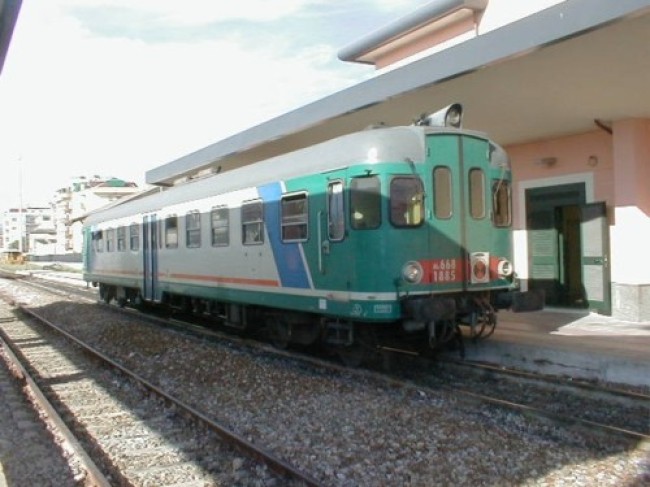 Calabria, cresce malcontento per taglio treni. E la protesta si sposta su scala nazionale