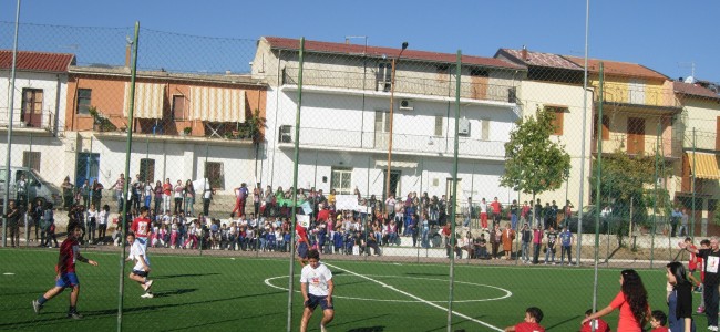 Villapiana, gli alunni del Comprensivo in campo per un calcio alla poliomelite Villapiana, gli alunni del Comprensivo in campo per un calcio alla poliomelite
