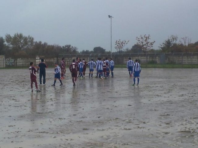 Calcio, 1^ categoria. Juvenilia Roseto-Luzzese sospesa per impraticabilità del campo (VIDEO) Calcio, 1^ categoria. Juvenilia Roseto-Luzzese sospesa per impraticabilità del campo (VIDEO)