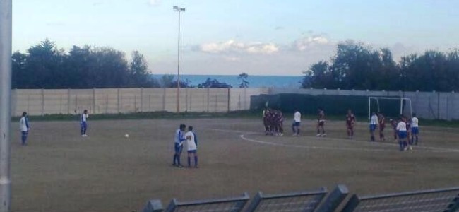 Calcio, 1^ categoria. Nel recupero, Juvenilia Roseto ferma la capolista Luzzese all’ultimo respiro Calcio, 1^ categoria. Nel recupero, Juvenilia Roseto ferma la capolista Luzzese all’ultimo respiro