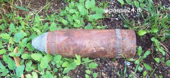 Rossano, va a raccogliere ortaggi e trova residuo bellico. Chiusa una scuola e ordigno disinnescato Rossano, va a raccogliere ortaggi e trova residuo bellico. Chiusa una scuola e ordigno disinnescato