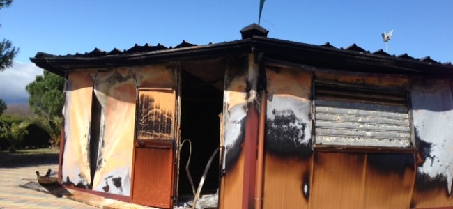 Marina di Sibari, attentato incendiario nella notte. In fiamme stabilimento balneare Marina di Sibari, attentato incendiario nella notte. In fiamme stabilimento balneare