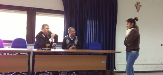 Cariati, studenti e Arma dei Carabinieri a confronto Cariati, studenti e Arma dei Carabinieri a confronto