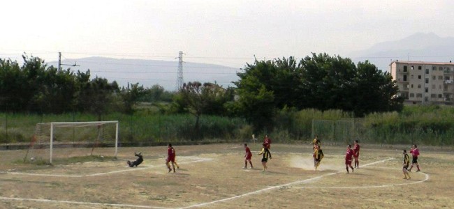Calcio, Terranova vince spareggio e vola in 1^ categoria. In 3^ il campo dell’Oriolo è un bunker Calcio, Terranova vince spareggio e vola in 1^ categoria. In 3^ il campo dell’Oriolo è un bunker