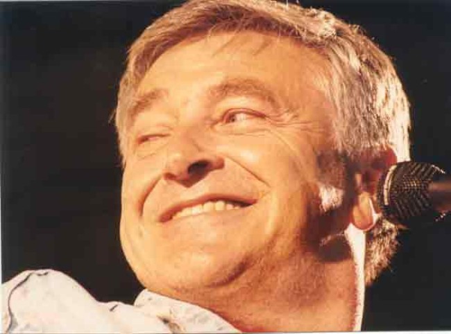 Cassano, nasce il primo fans club della Calabria intitolato a Pierangelo Bertoli Cassano, nasce il primo fans club della Calabria intitolato a Pierangelo Bertoli