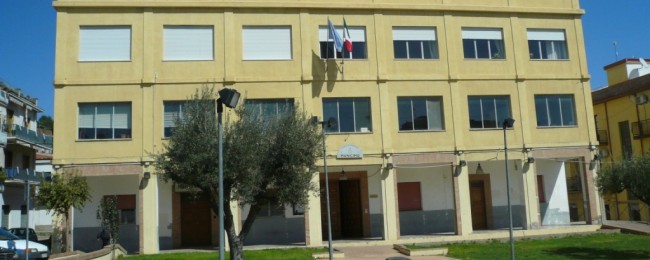 Trebisacce, Comune mette le mani nelle tasche dei cittadini. In arrivo bollette salate Trebisacce, Comune mette le mani nelle tasche dei cittadini. In arrivo bollette salate