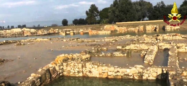 Scavi di Sibari allagati. Scattano gli avvisi di garanzia. Quaranta indagati Scavi di Sibari allagati. Scattano gli avvisi di garanzia. Quaranta indagati