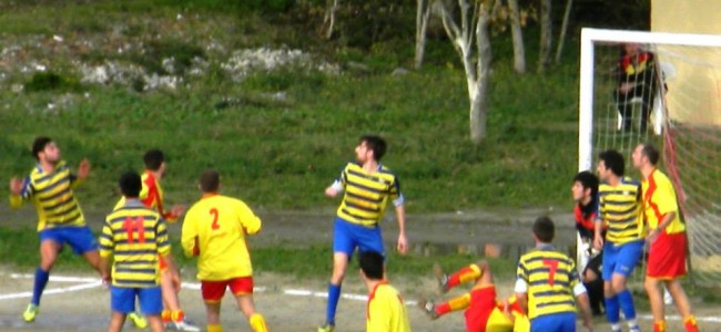 Calcio, 2^ categoria. Prima gioia per Amendolara. Brutto stop Oriolo. In 3^ Alto Jonio Ko Calcio, 2^ categoria. Prima gioia per Amendolara. Brutto stop Oriolo. In 3^ Alto Jonio Ko