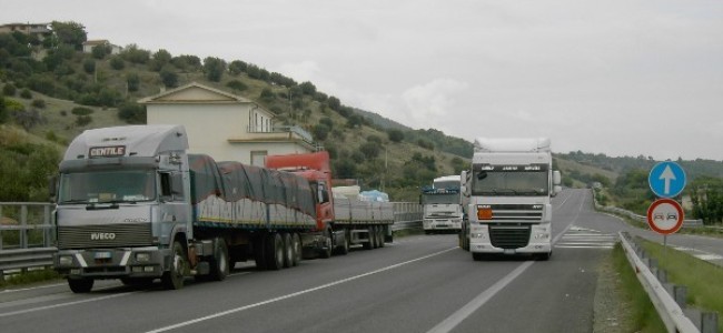 Lavori Ss 106, sindaci preoccupati da silenzio Anas. «Tracciato imposto dall’alto danneggia territorio» Lavori Ss 106, sindaci preoccupati da silenzio Anas. «Tracciato imposto dall’alto danneggia territorio»