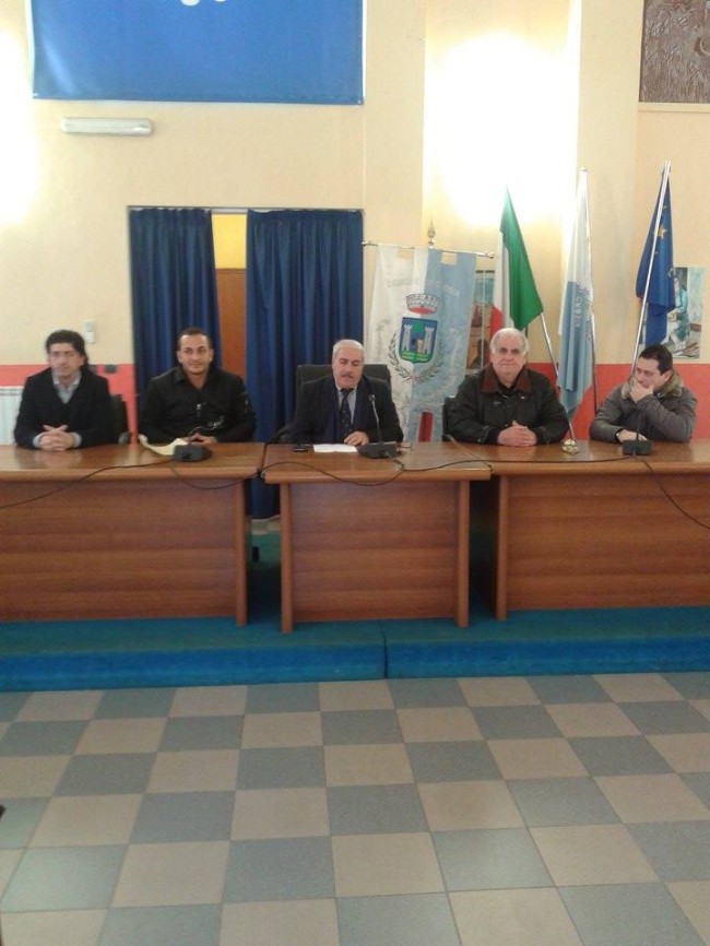 Emergenza rifiuti a Crosia, il sindaco Aiello minaccia le dimissioni