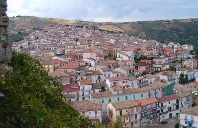 Dalla Bulgaria ad Oriolo. Ilia e Antonietta adesso hanno una mamma e un papà Dalla Bulgaria ad Oriolo. Ilia e Antonietta adesso hanno una mamma e un papà