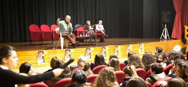 Crepet incontra gli studenti di Rossano e Corigliano e cita Modigliani: «Il tuo dovere è di preservare il tuo sogno» Crepet incontra gli studenti di Rossano e Corigliano e cita Modigliani: «Il tuo dovere è di preservare il tuo sogno»