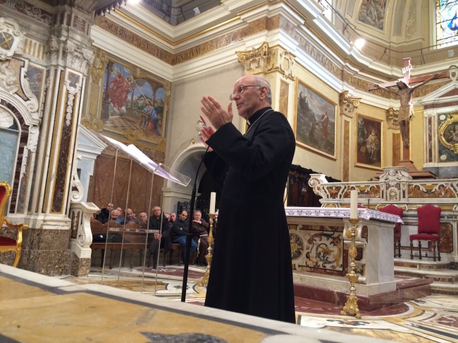 Cassano riceverà la visita del Papa. L’annuncio del vescovo Galantino in una cattedrale gremita Cassano riceverà la visita del Papa. L’annuncio del vescovo Galantino in una cattedrale gremita
