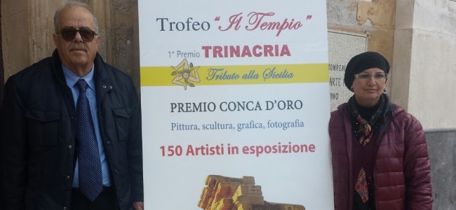 Montegiordano, anche Sgarbi apprezza le opere di Lena Gentile Montegiordano, anche Sgarbi apprezza le opere di Lena Gentile