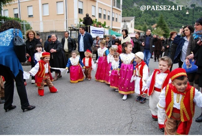 Frascineto ricorda il patriota albanese Scanderbeg con la tradizionale Vallja Frascineto ricorda il patriota albanese Scanderbeg con la tradizionale Vallja
