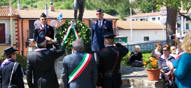Associazione carabinieri Bari in visita ad Oriolo. Omaggio ai caduti e tappa alla stazione sismica Associazione carabinieri Bari in visita ad Oriolo. Omaggio ai caduti e tappa alla stazione sismica
