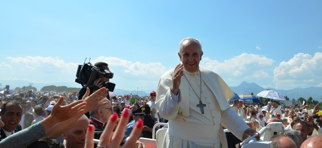 Sibari, aspettando la Messa di Papa Francesco. Tra i fedeli con la nostra telecamera (VIDEO) Sibari, aspettando la Messa di Papa Francesco. Tra i fedeli con la nostra telecamera (VIDEO)