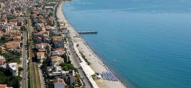 Trebisacce, sindaco tranquillizza bagnanti sulle bollicine in mare Trebisacce, sindaco tranquillizza bagnanti sulle bollicine in mare