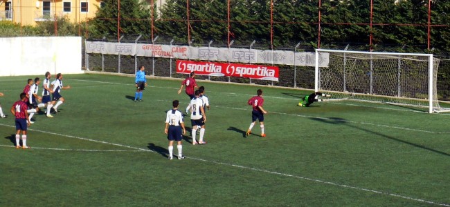 Calcio, 2^ categoria. Prime gioie per Rocca e Amendolara. Oriolo e Trebisacce pari in trasferta Calcio, 2^ categoria. Prime gioie per Rocca e Amendolara. Oriolo e Trebisacce pari in trasferta