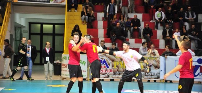 Calcio a 5, Serie A: Corigliano in casa non fa sconti, 5-1 al Latina e la vetta è a un punto Calcio a 5, Serie A: Corigliano in casa non fa sconti, 5-1 al Latina e la vetta è a un punto