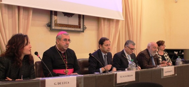 Rossano premia i suoi talenti durante la “Festa della scuola” Rossano premia i suoi talenti durante la “Festa della scuola”