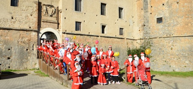 Castrovillari, la banda dei Babbi Natale arriva di corsa Castrovillari, la banda dei Babbi Natale arriva di corsa