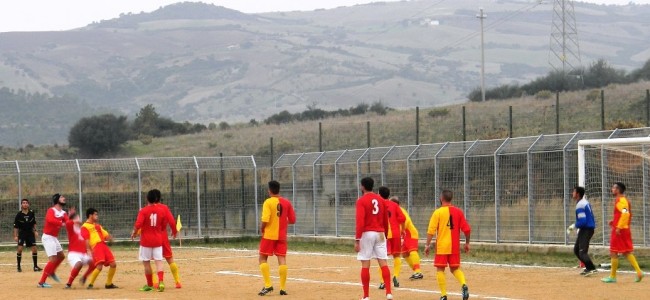 Calcio, 2^ cat. In vetta si staccano in cinque. Oriolo tiene botta, Amendolara stenta, buio pesto per Trebisacce Calcio, 2^ cat. In vetta si staccano in cinque. Oriolo tiene botta, Amendolara stenta, buio pesto per Trebisacce