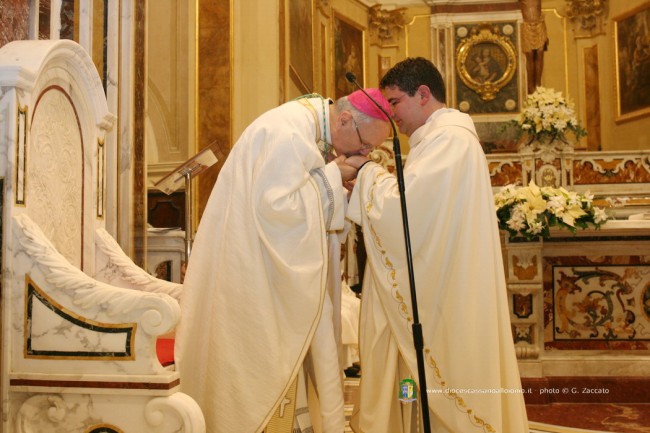 Montegiordano abbraccia un nuovo sacerdote. Don Rocco Lategano subito rettore della Cattedrale