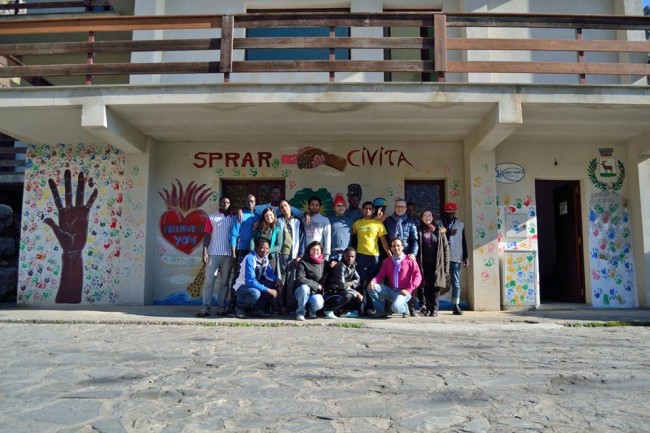 Civita, Natale nel centro d’accoglienza. In un murales la speranza dei rifugiati