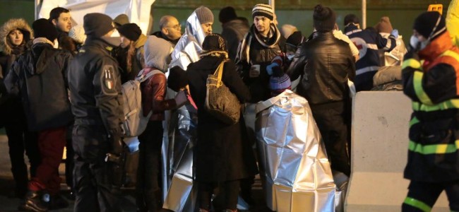 Corigliano, sbarco dei migranti della nave Ezadeen: ha funzionato il piano di accoglienza Corigliano, sbarco dei migranti della nave Ezadeen: ha funzionato il piano di accoglienza
