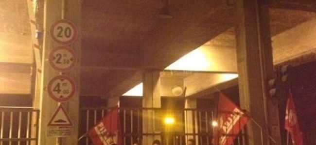 Castrovillari, operai Italcementi protestano contro cassa integrazione. L’azienda: “Misura indispensabile” Castrovillari, operai Italcementi protestano contro cassa integrazione. L’azienda: “Misura indispensabile”