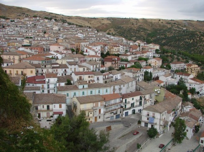 Oriolo, Palazzo di Città diviso dalla frana Oriolo, Palazzo di Città diviso dalla frana