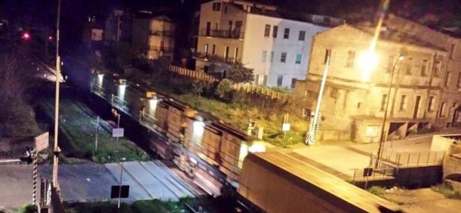 Crosia. Passa il treno, le sbarre non si abbassano Crosia. Passa il treno, le sbarre non si abbassano