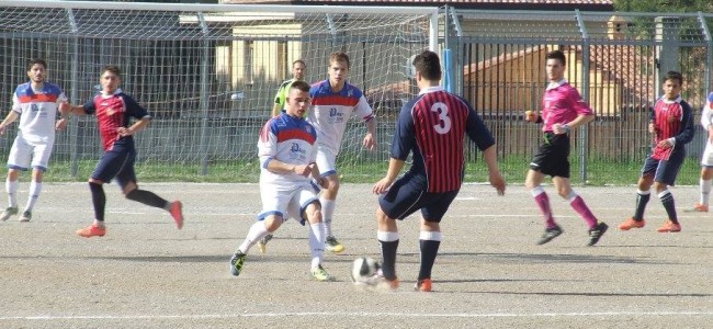 Calcio, 2^ categoria. Oriolo cede la vetta in attesa del recupero. Colpo Rocca Imperiale Calcio, 2^ categoria. Oriolo cede la vetta in attesa del recupero. Colpo Rocca Imperiale