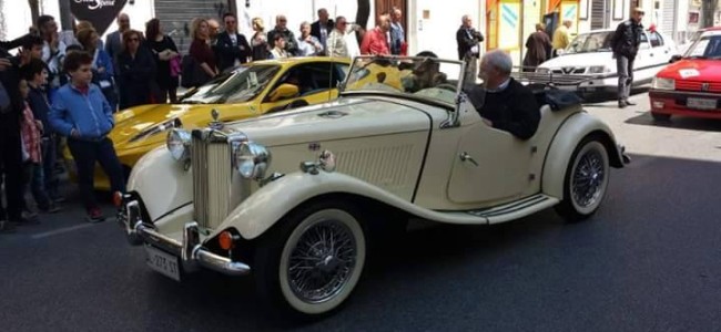 Castrovillari, gara auto d’epoca. La passione sfreccia per le vie del Pollino Castrovillari, gara auto d’epoca. La passione sfreccia per le vie del Pollino