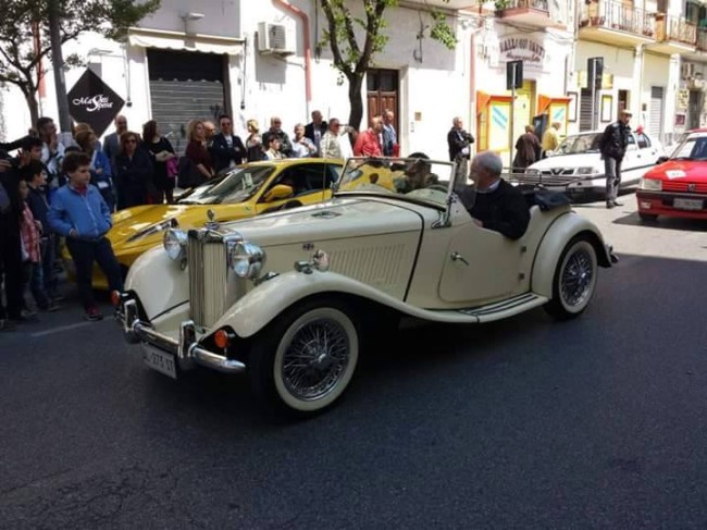 Castrovillari, gara auto d’epoca. La passione sfreccia per le vie del Pollino Castrovillari, gara auto d’epoca. La passione sfreccia per le vie del Pollino