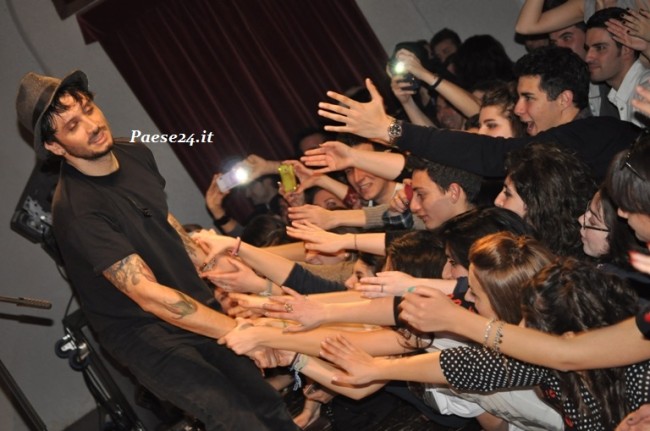 Rende, Fabrizio Moro in concerto al teatro Garden Rende, Fabrizio Moro in concerto al teatro Garden