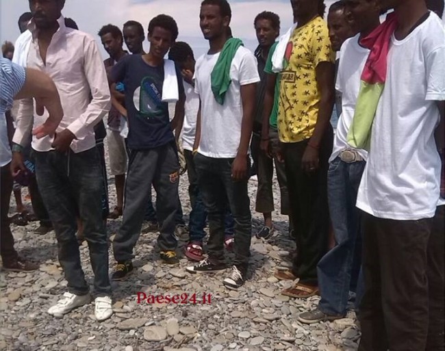 Sbarchi clandestini. Decine di migranti trasferiti ad Amendolara Sbarchi clandestini. Decine di migranti trasferiti ad Amendolara