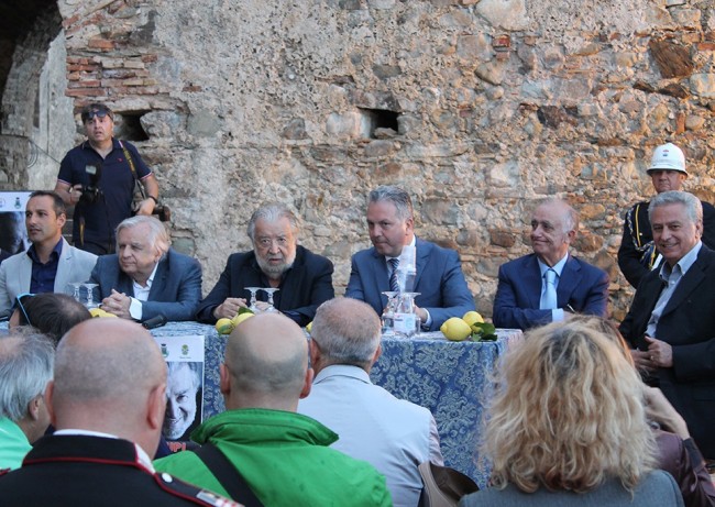 Rocca Imperiale, 50 mila euro per ospitare lo staff di Pupi Avati Rocca Imperiale, 50 mila euro per ospitare lo staff di Pupi Avati