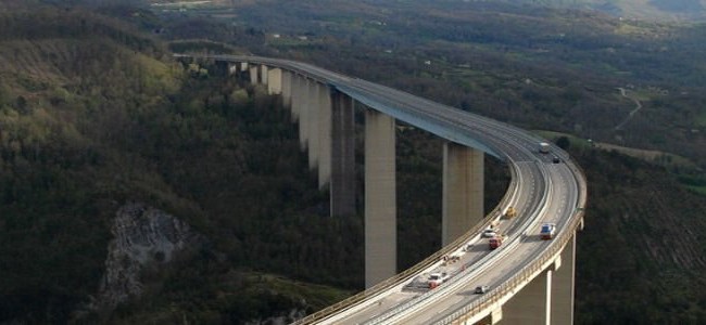Riaperto il viadotto Italia sulla Salerno-Reggio nel cuore del Pollino Riaperto il viadotto Italia sulla Salerno-Reggio nel cuore del Pollino