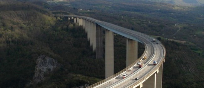Riaperto il viadotto Italia sulla Salerno-Reggio nel cuore del Pollino Riaperto il viadotto Italia sulla Salerno-Reggio nel cuore del Pollino