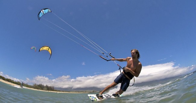 In Calabria il campionato mondiale di kitesurf, sport acquatico con gli aquiloni